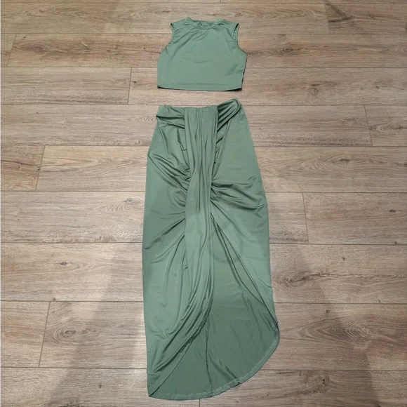 Elegant Olive Green JERSEY CROP TANK TOP & RUCHED MAXI SKIRT - Picture 3 of 6